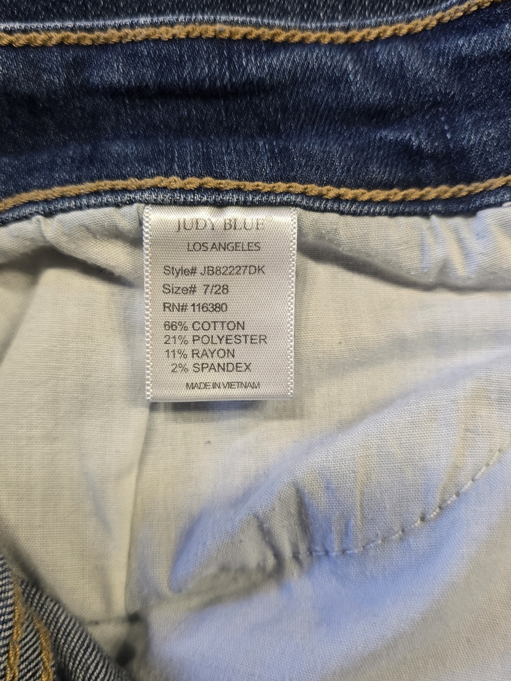 Judy Blue Mid Rise Jean's - Picture 3 of 4